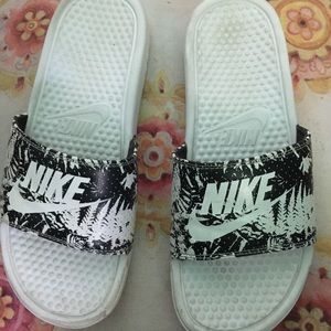 NIKE TROPICAL LEAF SLIDES
